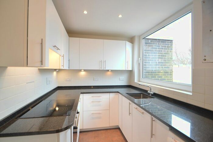 3 Bedroom Terraced House To Rent In Brackley, Weybridge, KT13
