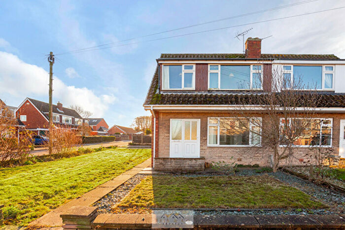 3 Bedroom Semi-Detached House For Sale In Casson Drive, Harthill, Sheffield, S26