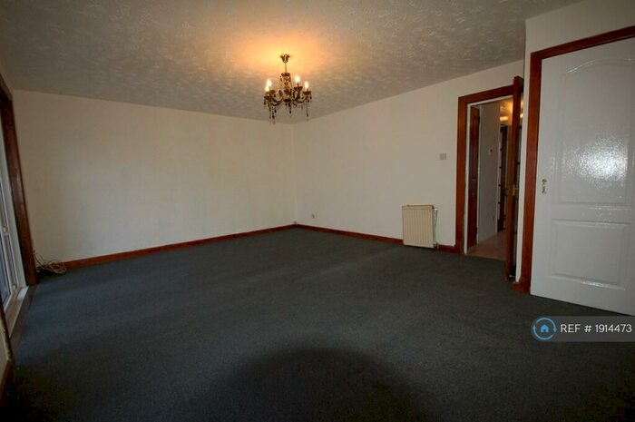 3 Bedroom End Of Terrace House To Rent In Findochty, Erskine, PA8