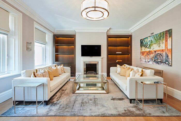 3 Bedroom Flat To Rent In Duke Street, London, W1K