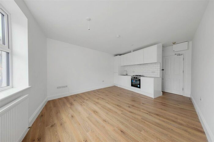 1 Bedroom Flat To Rent In Hoe Street, London, E17