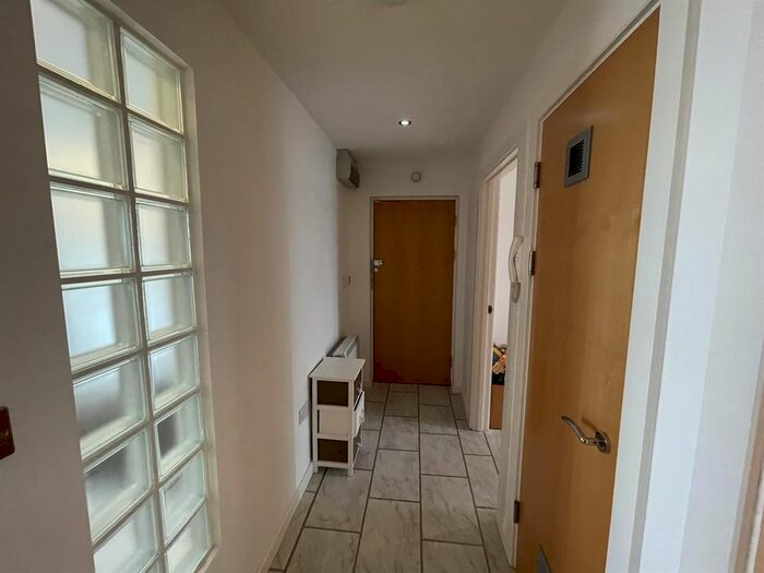 2 Bedroom Flat To Rent In Cwrt Mary Welch, Pentre Doc Y Gogledd, Llanelli, SA15