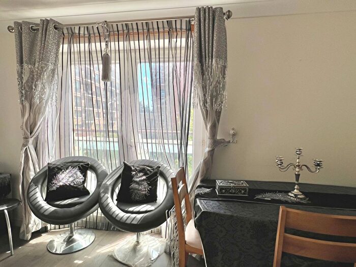 1 Bedroom Flat To Rent In Woodland Crescent, London, SE16