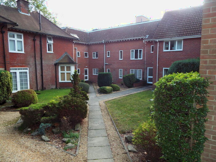 Apartment To Rent In Lingdale Place, Westwood Road, SO17