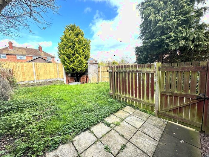 2 Bedroom Semi-Detached House To Rent In Holdenby Close, Retford, DN22