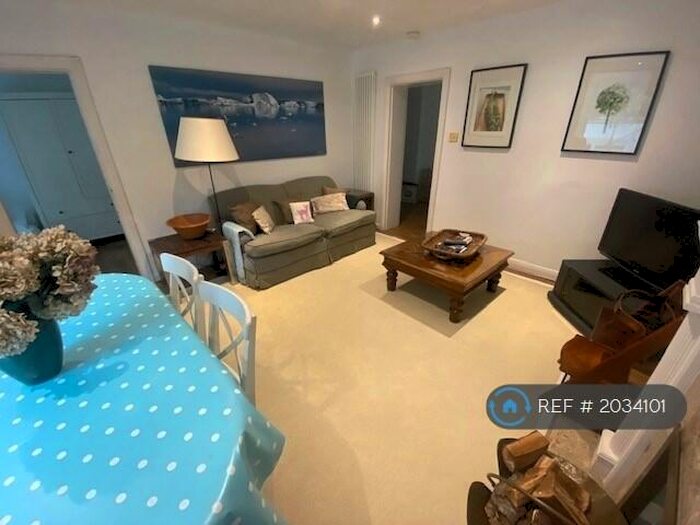 3 Bedroom Flat To Rent In Maze Hill Entrance, London, SE3