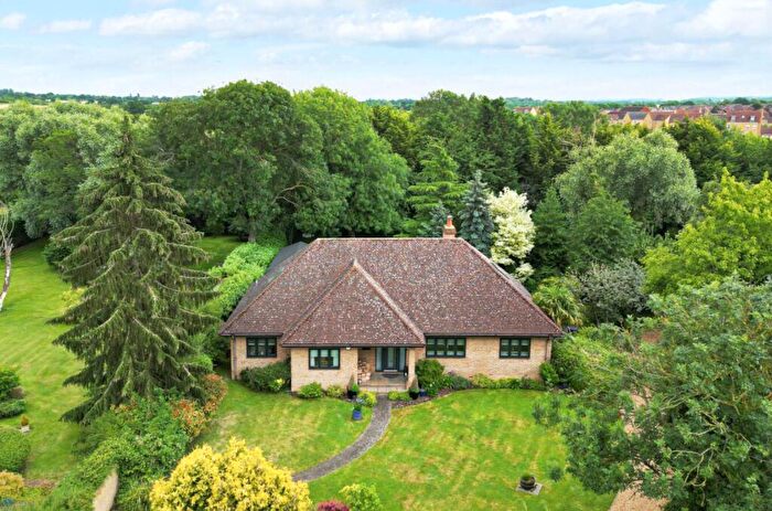 5 Bedroom Detached House For Sale In Hookhams Lane, Bedford, MK41