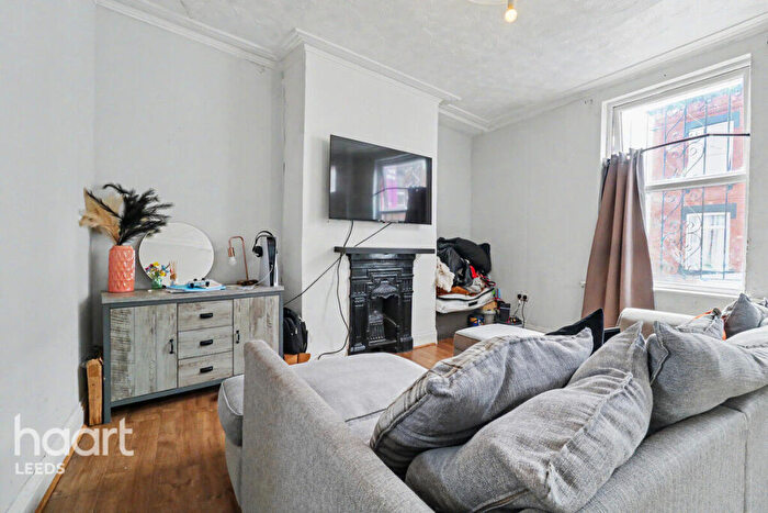 2 Bedroom End Of Terrace House For Sale In St Elmo Grove, Leeds, LS9