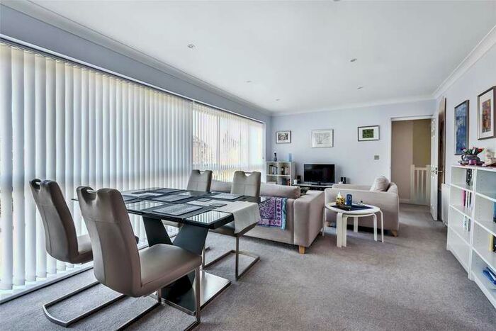 3 Bedroom Flat To Rent In Marina Way, Abingdon, OX14