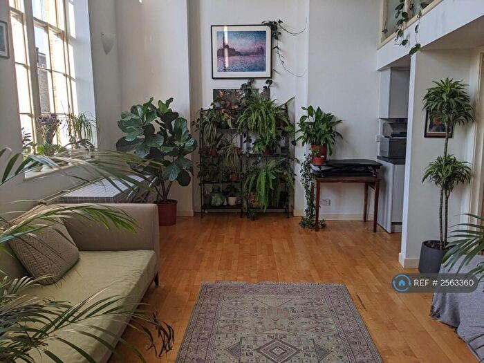 2 Bedroom Flat To Rent In Old School Square, London, E14