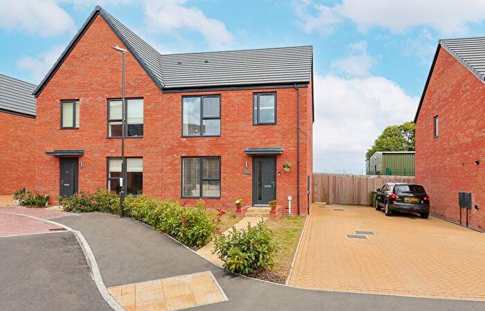 4 Bedroom Semi-Detached House For Sale In Woodcote Way, Walton, Chesterfield, S40