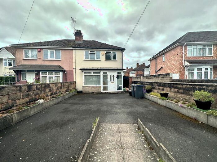 3 Bedroom Semi-Detached House To Rent In Westley Road, Acocks Green, B27