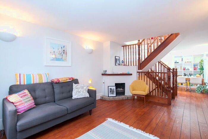 2 Bedroom Terraced House To Rent In Thornhill Road, London, N1