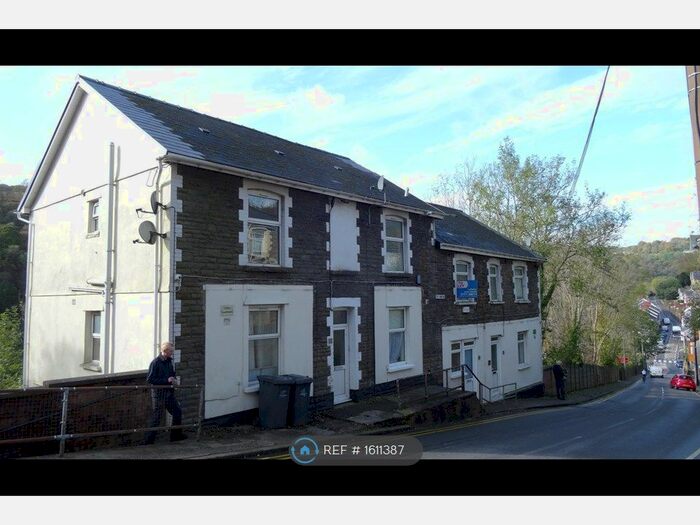 2 Bedroom Flat To Rent In And High Street, Llanhilleth, NP13