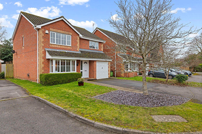 4 Bedroom Detached House For Sale In Aviary Close, Chichester, PO18