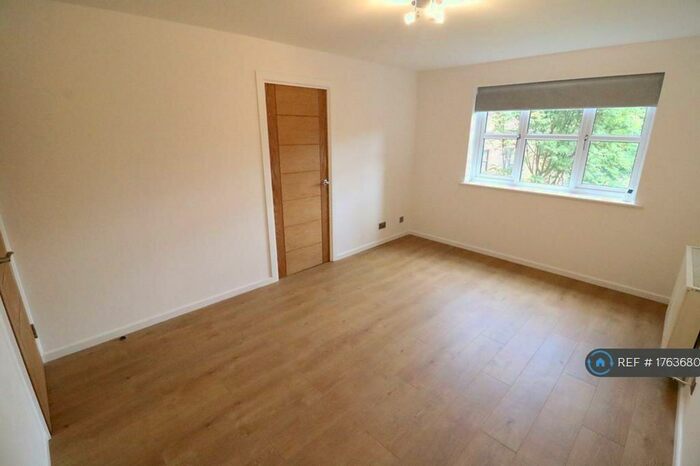 1 Bedroom Flat To Rent In Barnes House, London, SE14
