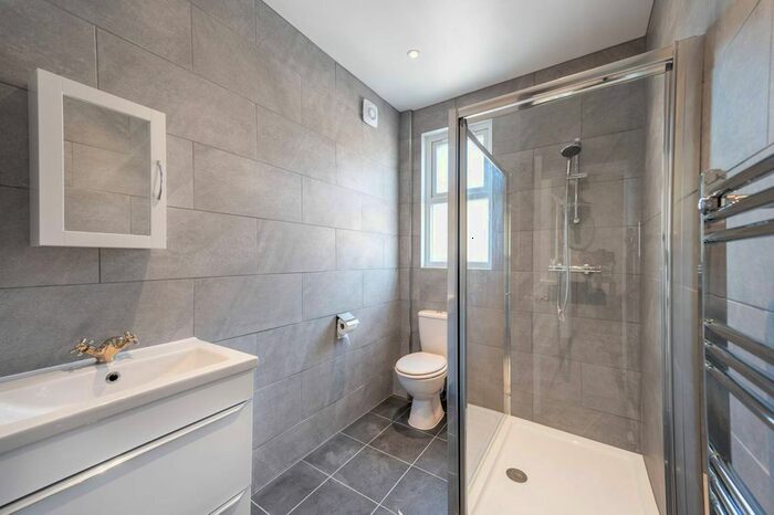 1 Bedroom Flat To Rent In Enfield Road, Ealing, Brentford, TW8