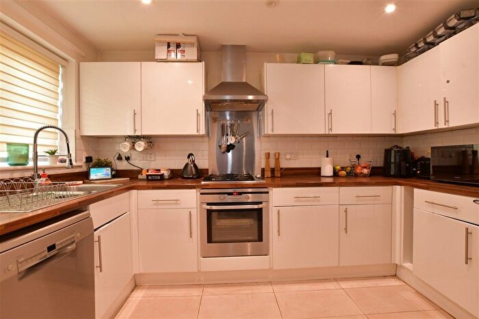 5 Bedroom Semi-detached House For Sale In Market Avenue, Wickford, Essex, SS12