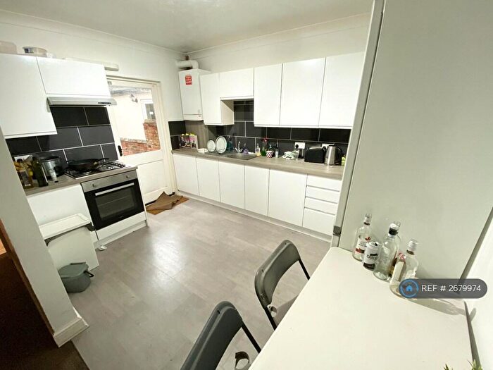 3 Bedroom Terraced House To Rent In Blenheim Road, Reading, RG1