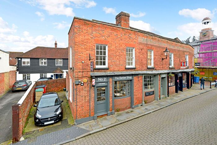 2 Bedroom Flat For Sale In Church Street, Godalming, GU7