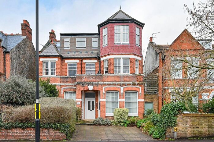 2 Bedroom Flat For Sale In Madeley Road, Ealing Broadway, London, W5