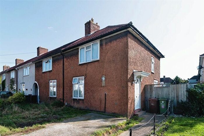 3 Bedroom End Of Terrace House To Rent In Bentry Road, Dagenham, RM8