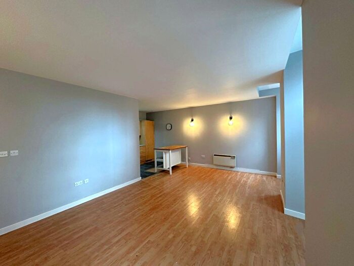 2 Bedroom Flat To Rent In Hicking Building, Queens Road, Nottingham, NG2