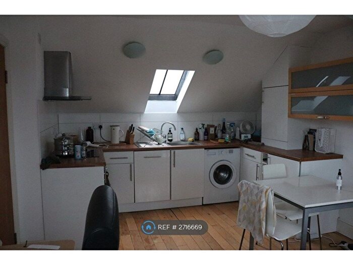 1 Bedroom Flat To Rent In Sheen Road, Richmond, TW9