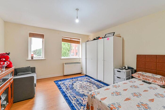 1 Bedroom Flat For Sale In Harlinger Street, Woolwich, London, SE18