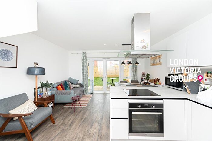 4 Bedroom Detached House To Rent In Longhoughton Avenue, Western Cross, Ebbsfleet Valley, Swanscombe, DA10