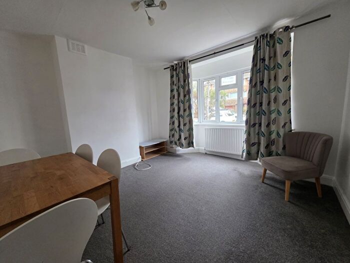 2 Bedroom Flat To Rent In St Stephens Road, Hounslow, TW3