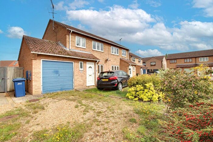 3 Bedroom Semi-Detached House For Sale In Harold Heading Close, Chatteris, PE16