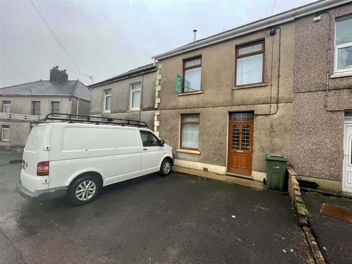 3 Bedroom End Of Terrace House For Sale In Heol Y Deri, Cwmgwili, Llanelli, SA14