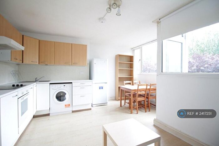 3 Bedroom Flat To Rent In Rowstock Gardens, London, N7