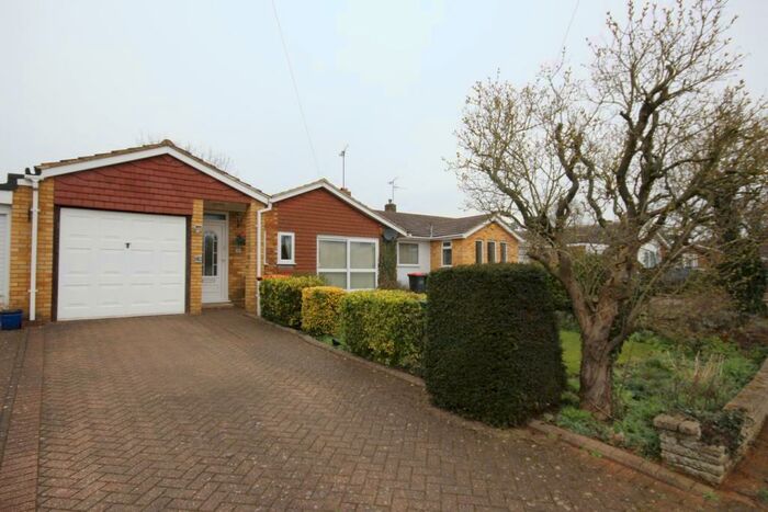 3 Bedroom Bungalow To Rent In Russell Road, Toddington, LU5