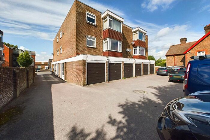 2 Bedroom Apartment For Sale In Cantelupe Road, East Grinstead, West Sussex, RH19