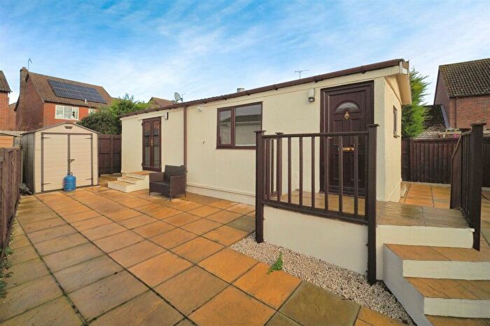 2 Bedroom Park Home For Sale In Avon Park, Netheravon, Salisbury, SP4