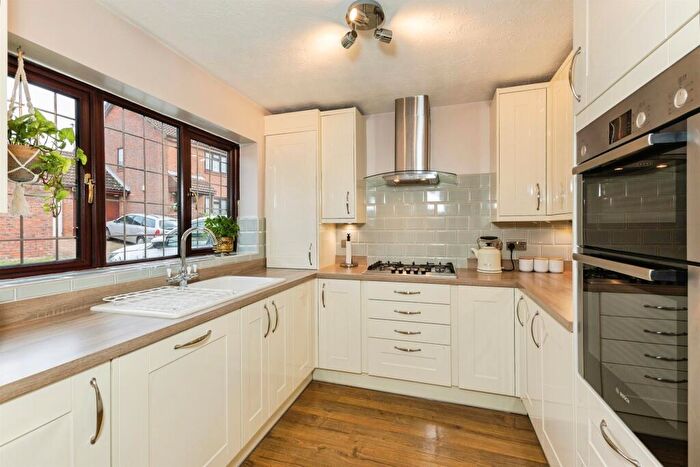 3 Bedroom Link Detached House For Sale In Tickhill Close, Lower Earley, Reading, RG6