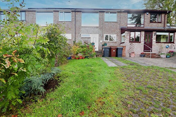 3 Bedroom Terraced House For Sale In Turnlee Drive, Glossop, SK13