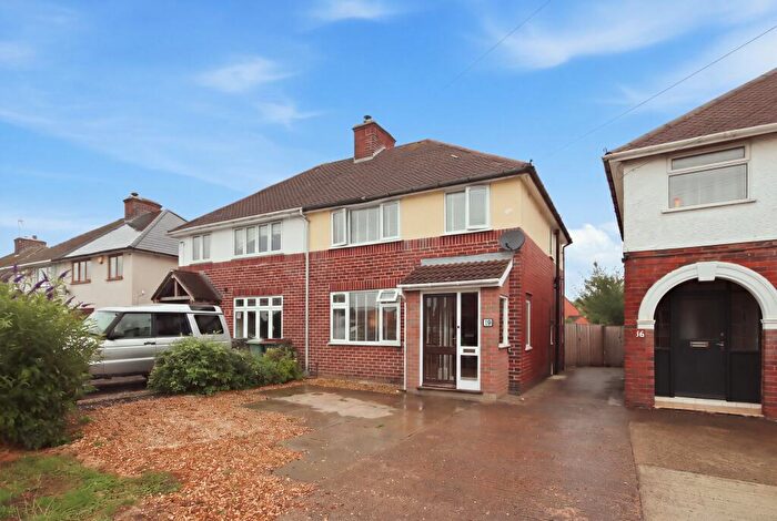 3 Bedroom Semi Detached House To Rent In Ashover Road, Old Tupton, Derbyshire, S42