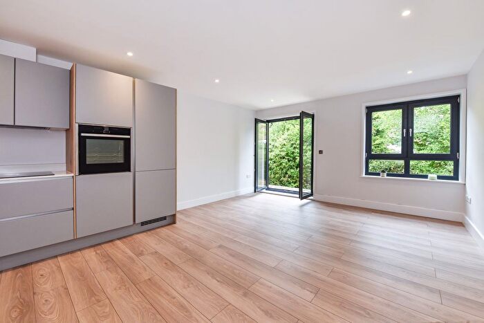 2 Bedroom Flat To Rent In A Wey Hill, Haslemere, Surrey, GU27