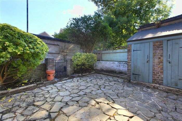 2 Bedroom Maisonette To Rent In Radbourne Road, Balham, London, SW12