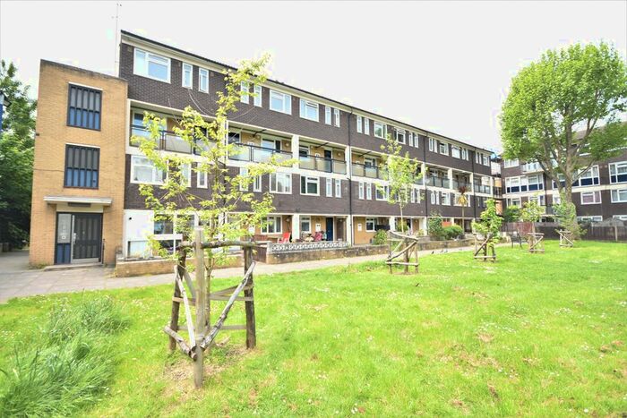 2 Bedroom Maisonette To Rent In Lawrence Close, London, E3
