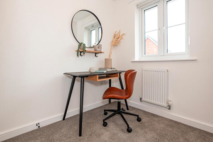3 Bedroom House To Rent In Cambric Mews, Bradford, BD6