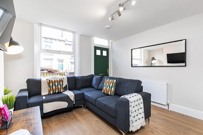 5 Bedroom House To Rent In Carberry Terrace, Leeds, LS6