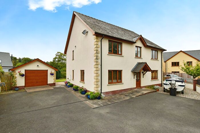 6 Bedroom Detached House For Sale In Heol Y Dderwen, Llandysul, SA44