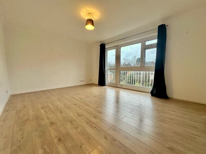 1 Bedroom Flat To Rent In Shortlands Road, Bromley, BR2