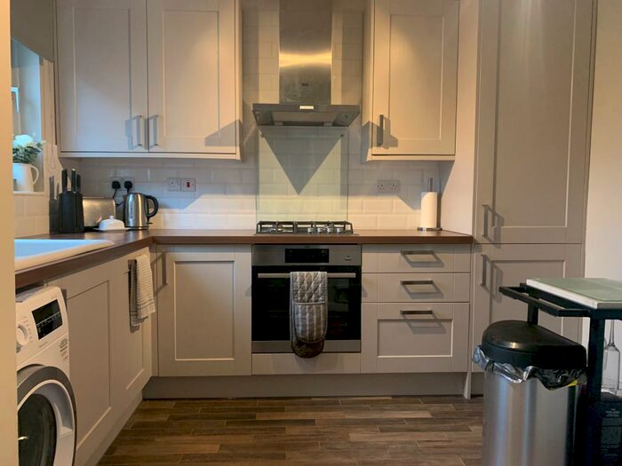 2 Bedroom Flat To Rent In Sabella Court, E3