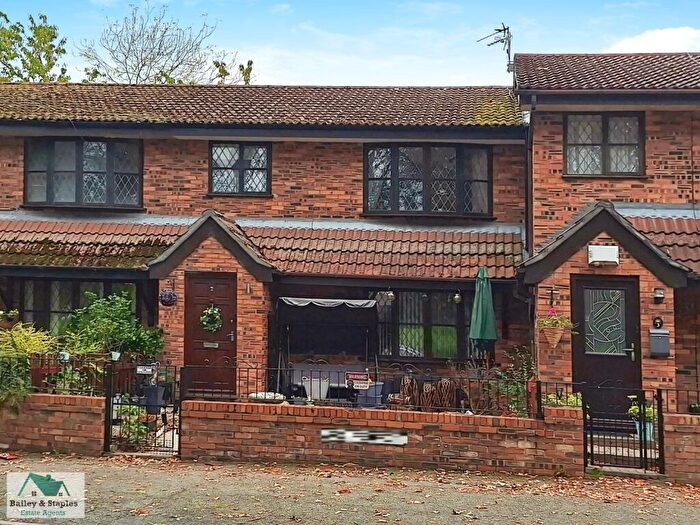 2 Bedroom Maisonette For Sale In The Rake, Bromborough, Wirral, CH62