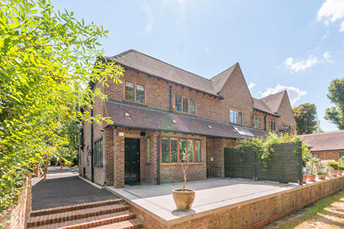 3 Bedroom Semi-Detached House To Rent In Private Estate, Purley, CR8